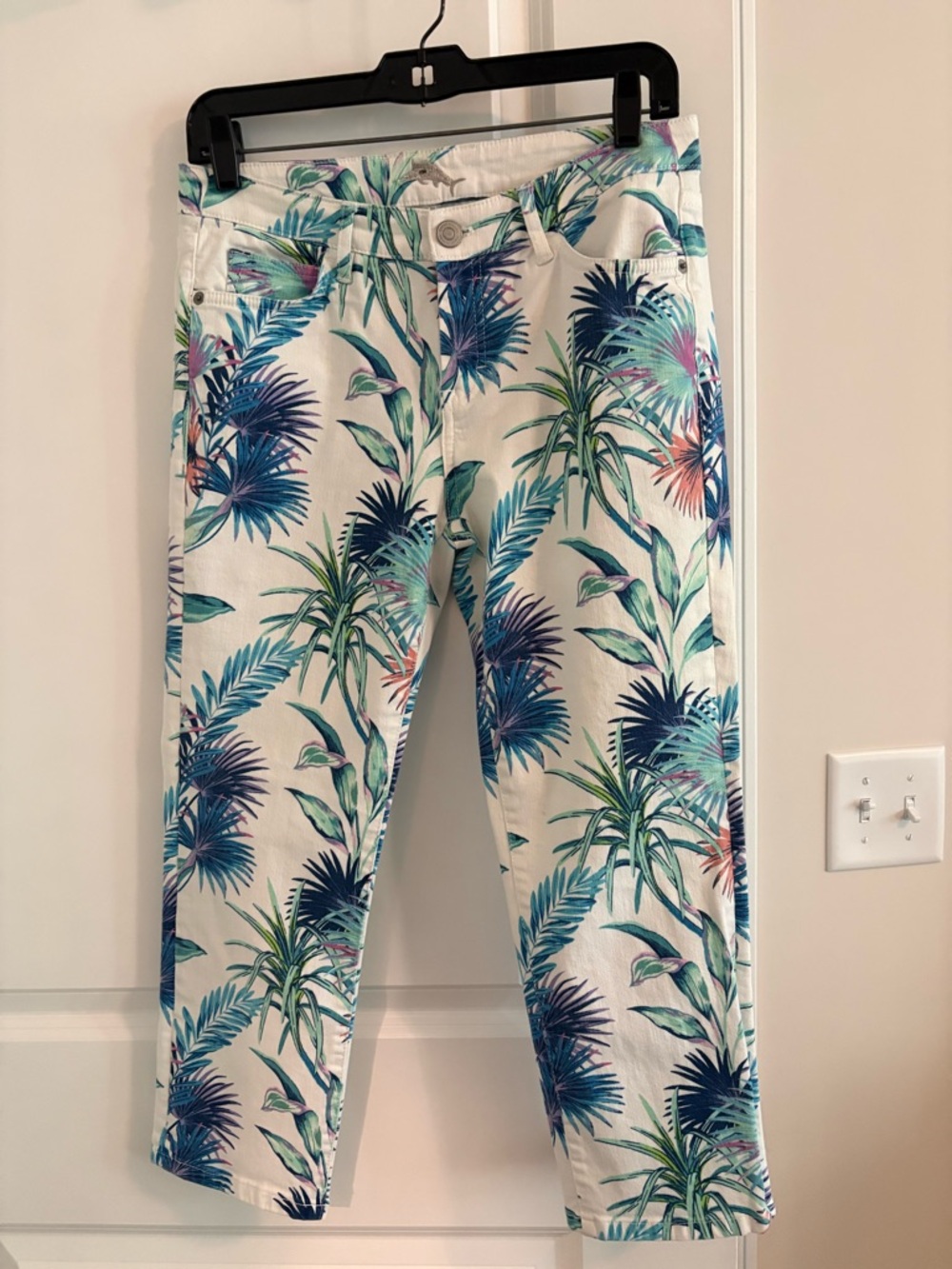 Tommy Bahama White Cropped Pants with Blue & Green Tropical Print